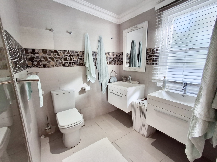 5 Bedroom Property for Sale in Grotto Bay Western Cape